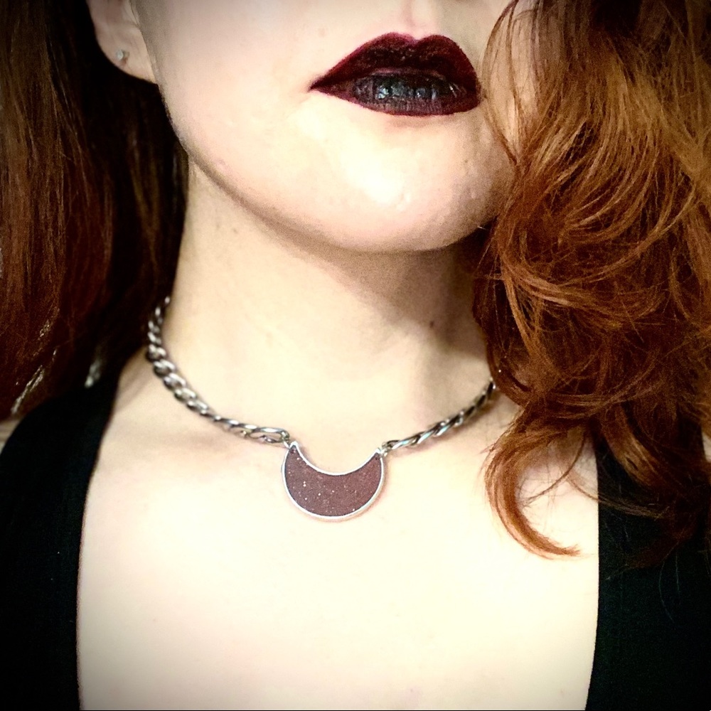 Red resin crecent moon thick steel goth choker - Picture 10 of 15
